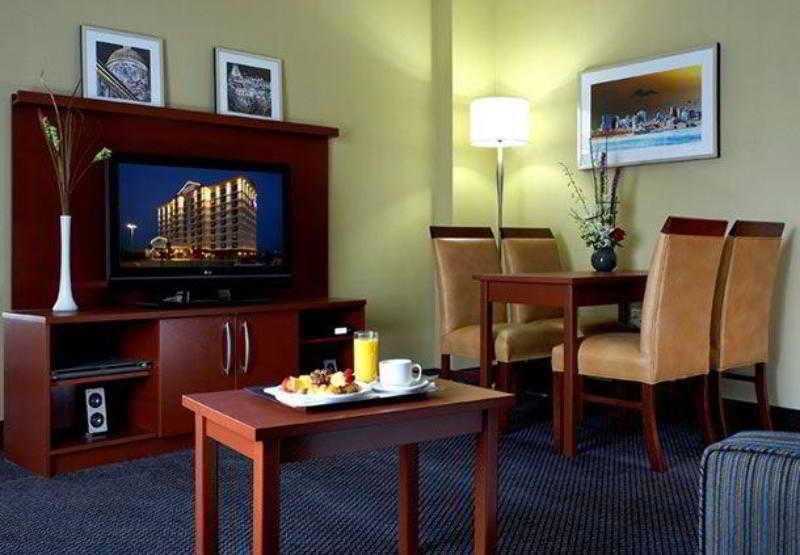Fairfield Inn & Suites By Marriott Montreal Airport Dorval Rom bilde